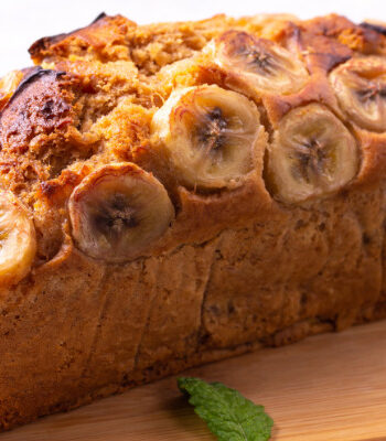 BOLO DE BANANA BANANUDO COM MUITO CARAMELO
