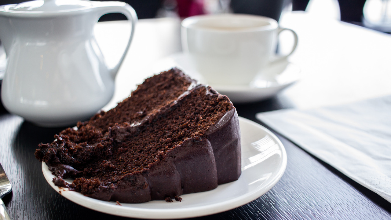 BOLO DE CHOCOLATE FÁCIL E MOLHADINHO DE LIQUIDIFICADOR