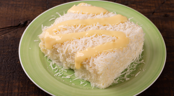 Bolo de coco gelado simples