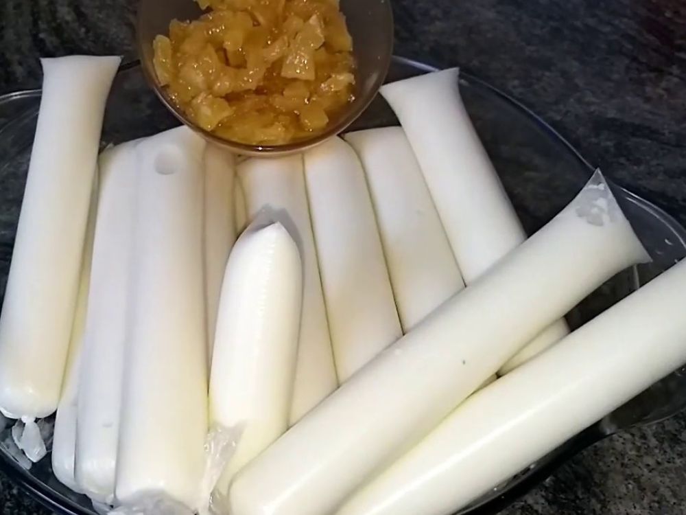 Geladinho de Abacaxi com Coco