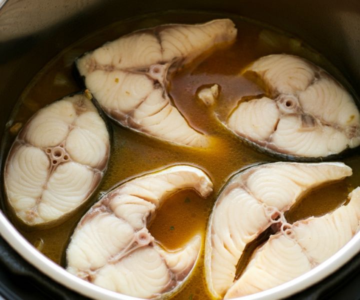 Peixe ao Caldo Saboroso na Panela de Pressão Sabor Intenso e Prático