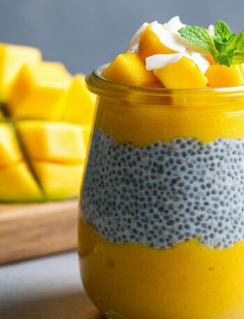 Pudim Vegano de Chia com Manga e Coco
